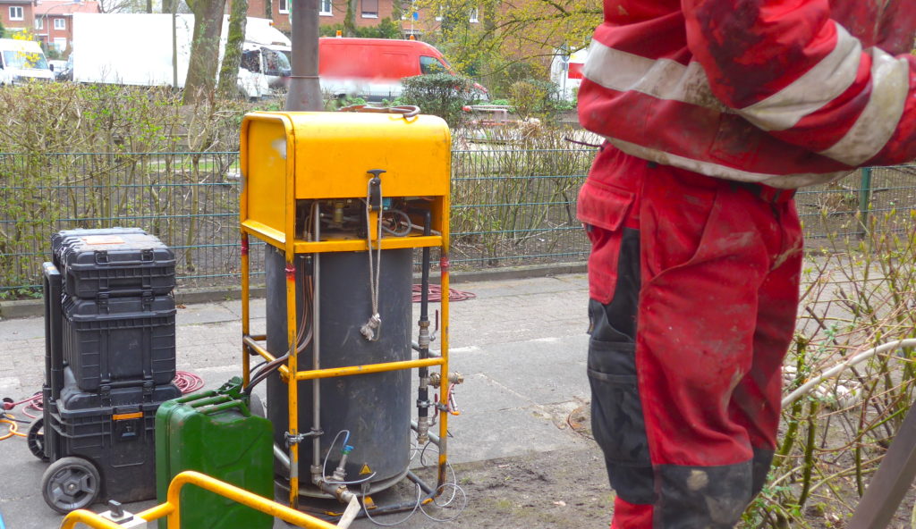 Trenchless pipe repair