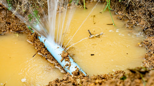 Pipe bursting with water